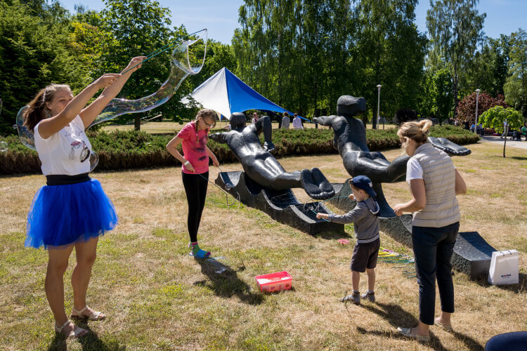 NRC "Vaivari" aizvadīts ikgadējais pasākums riteņkrēslu lietotājiem “Ar Sportu uz veselību 2018”