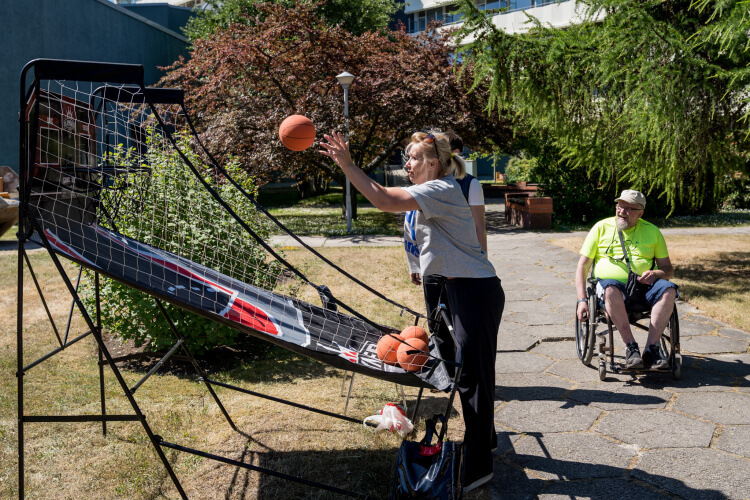 NRC "Vaivari" aizvadīts ikgadējais pasākums riteņkrēslu lietotājiem “Ar Sportu uz veselību 2018”