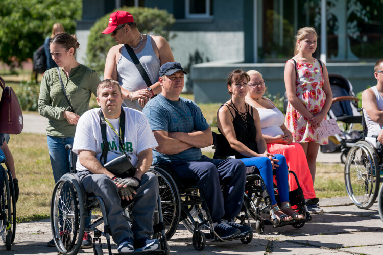 NRC "Vaivari" aizvadīts ikgadējais pasākums riteņkrēslu lietotājiem “Ar Sportu uz veselību 2018”