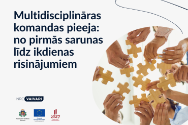 Vairākas rokas tur un saliek kopā lielus puzles gabalus uz gaiša fona. Teksts latviešu valodā popularizē daudznozaru komandas pieeju, bet apakšā redzami organizāciju un ES finansējuma logotipi.